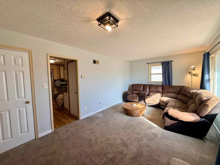 584 W 1st St, Valley Center, KS 67147 - Image #3