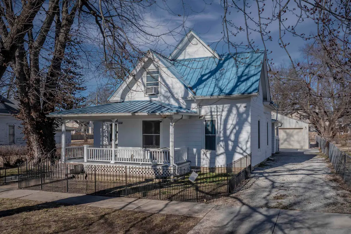 1110 E 8th Ave, Winfield, KS 67156 - #1
