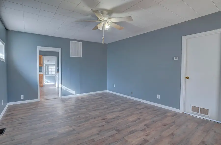 1905 Loomis St, Winfield, KS 67156 - #3