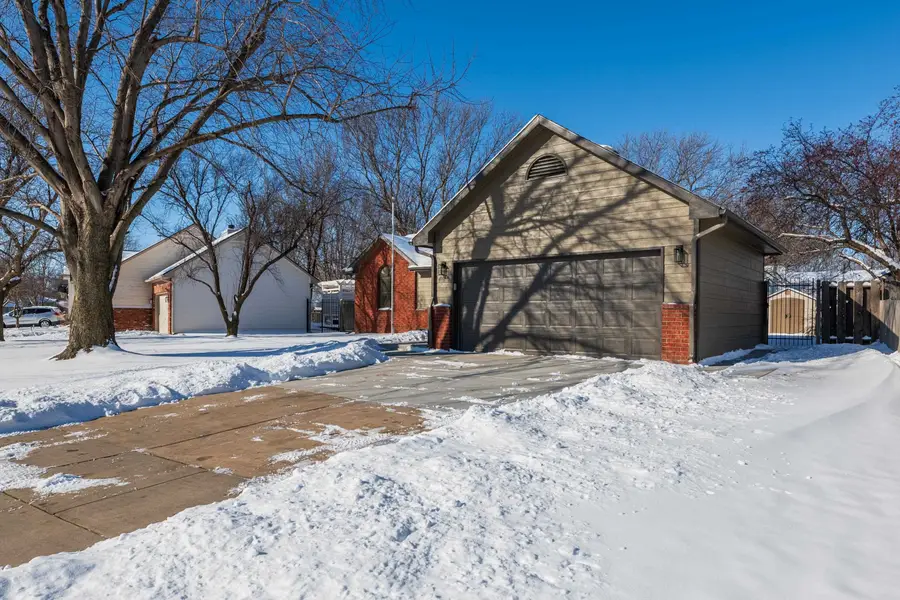 425 N Parkridge St, Wichita, KS 67212 - Image #2