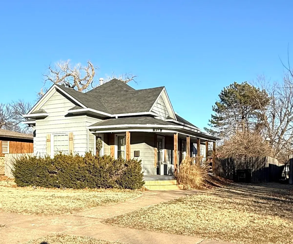 718 S Oak St, Pratt, KS 67124 - Image #1