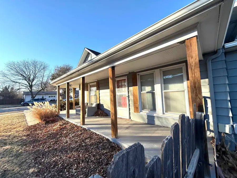 718 S Oak St, Pratt, KS 67124 - Image #2