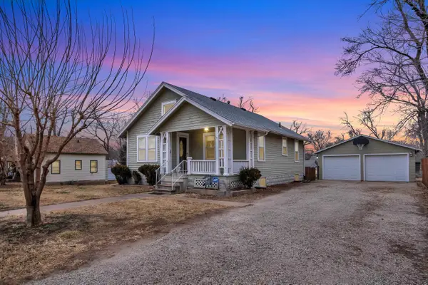 712 E 1st St, Newton, KS 67114