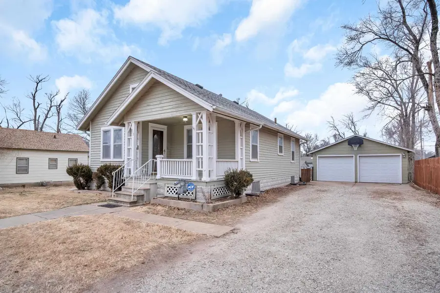 712 E 1st St, Newton, KS 67114 - Image #3