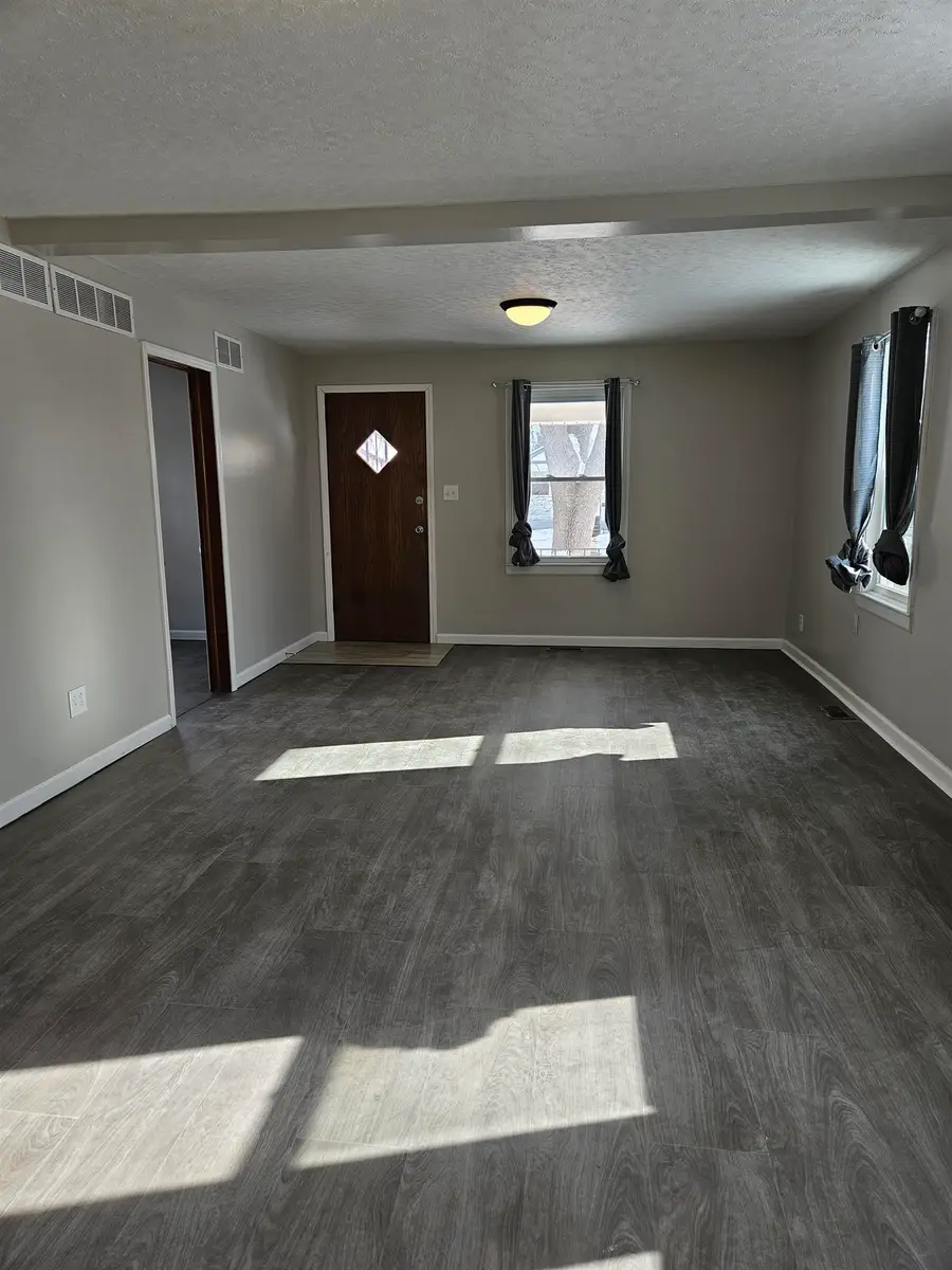 229 Des Moines Ave, Salina, KS 67401 - Image #3