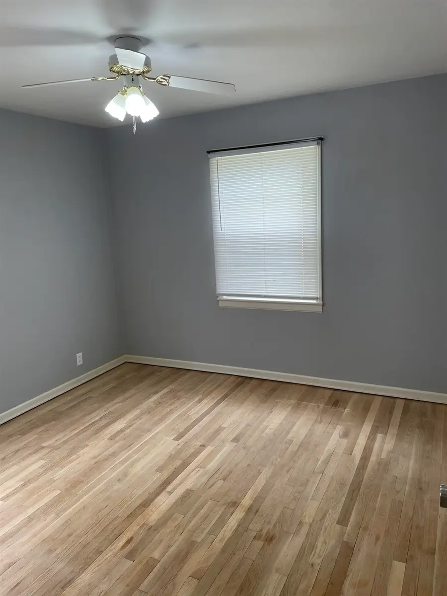 1056 N Edgemoor St, Wichita, KS 67208-2708 - Image #2