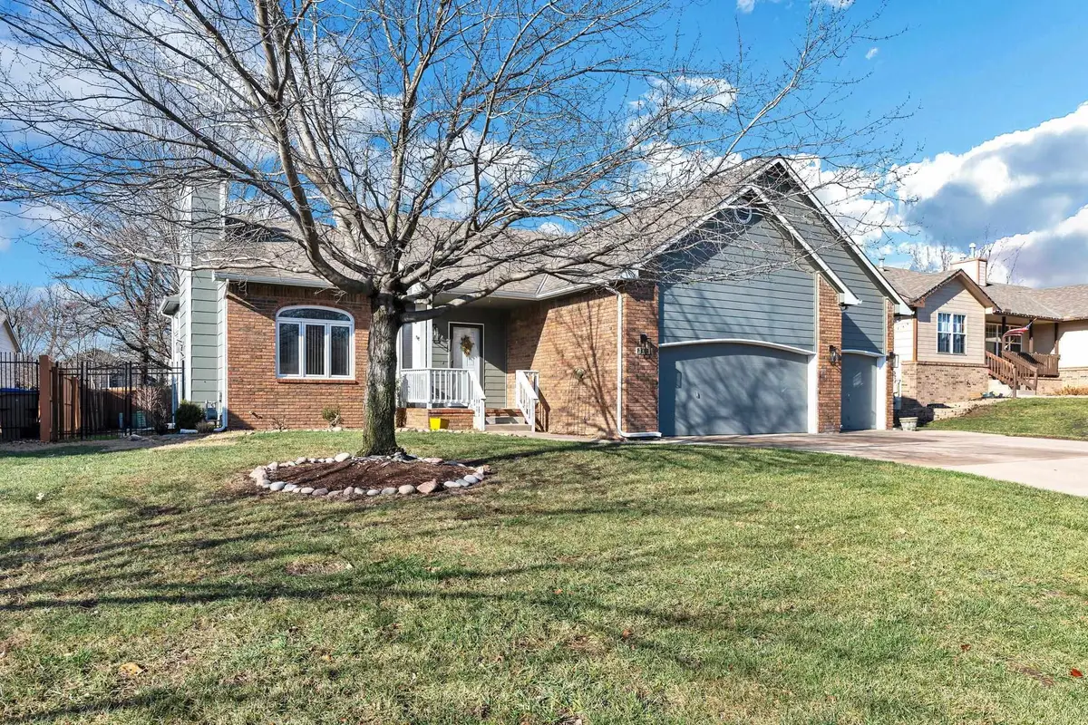 313 N Walnut Creek Dr, Derby, KS 67037 - Image #1