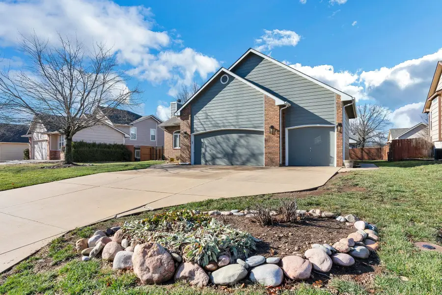 313 N Walnut Creek Dr, Derby, KS 67037 - Image #3