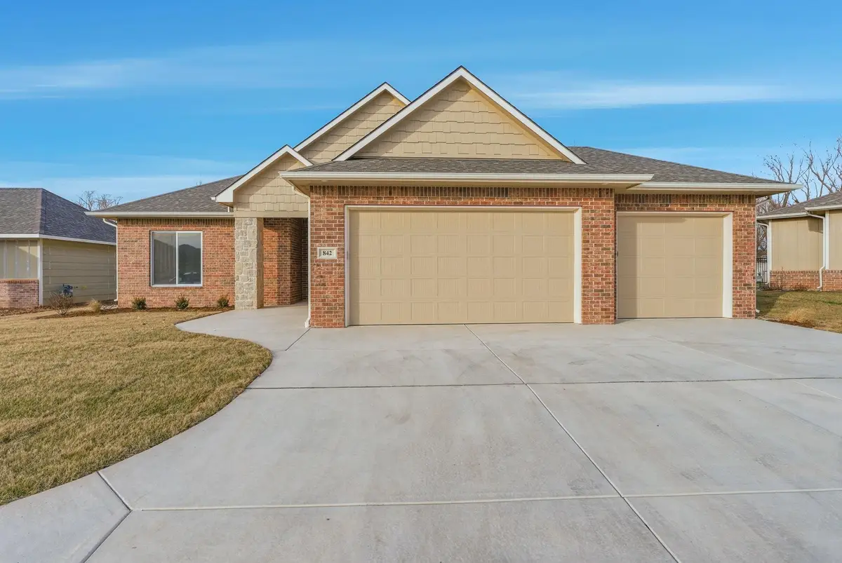 842 N Thornton Ct, Wichita, KS 67235 - Image #1