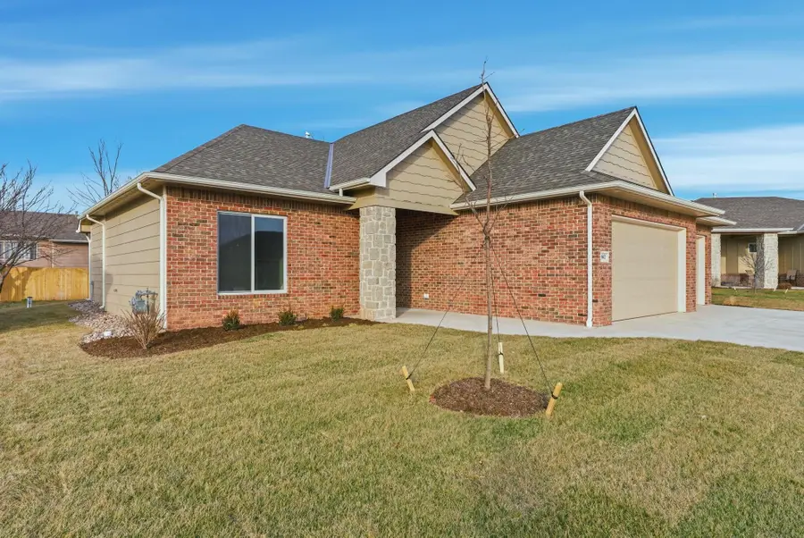 842 N Thornton Ct, Wichita, KS 67235 - Image #2