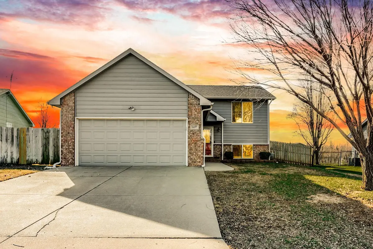 1657 N Prairie Run Cir, Mulvane, KS 67110 - Image #1