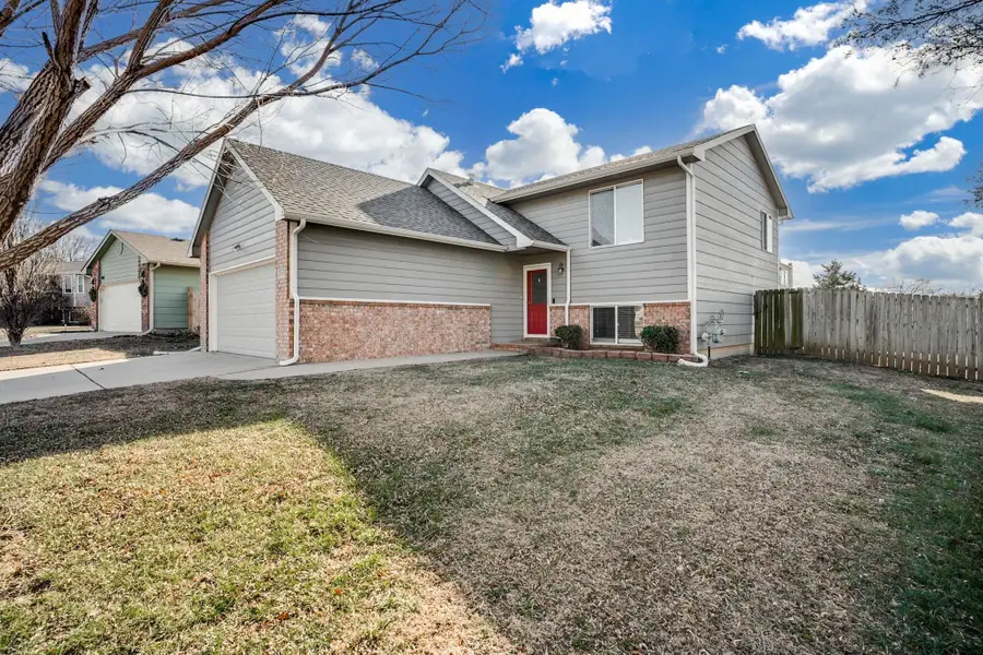 1657 N Prairie Run Cir, Mulvane, KS 67110 - Image #2