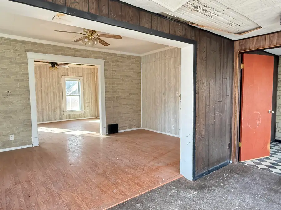 312 Crawford St, Clay Center, KS 67432 - #2