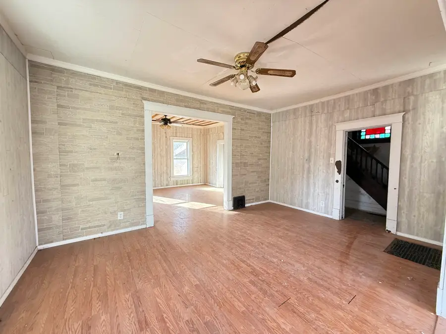 312 Crawford St, Clay Center, KS 67432 - #3