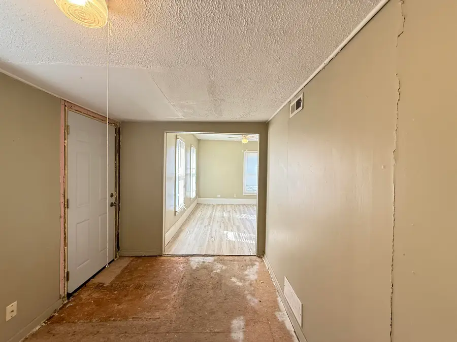 1000 N 5th St, Salina, KS 67401 - #2