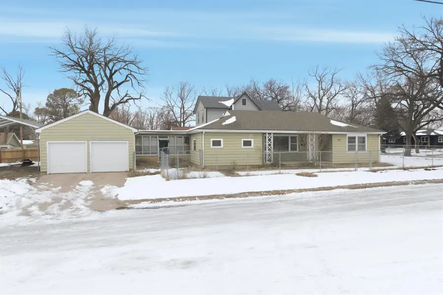202 W Kinkaid St, Wichita, KS 67213 - Image #2