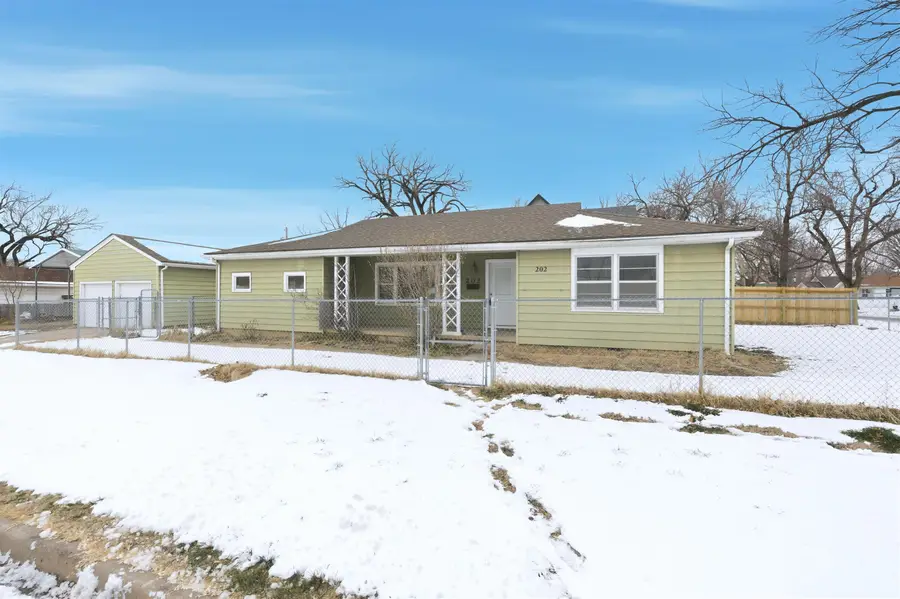 202 W Kinkaid St, Wichita, KS 67213 - Image #3