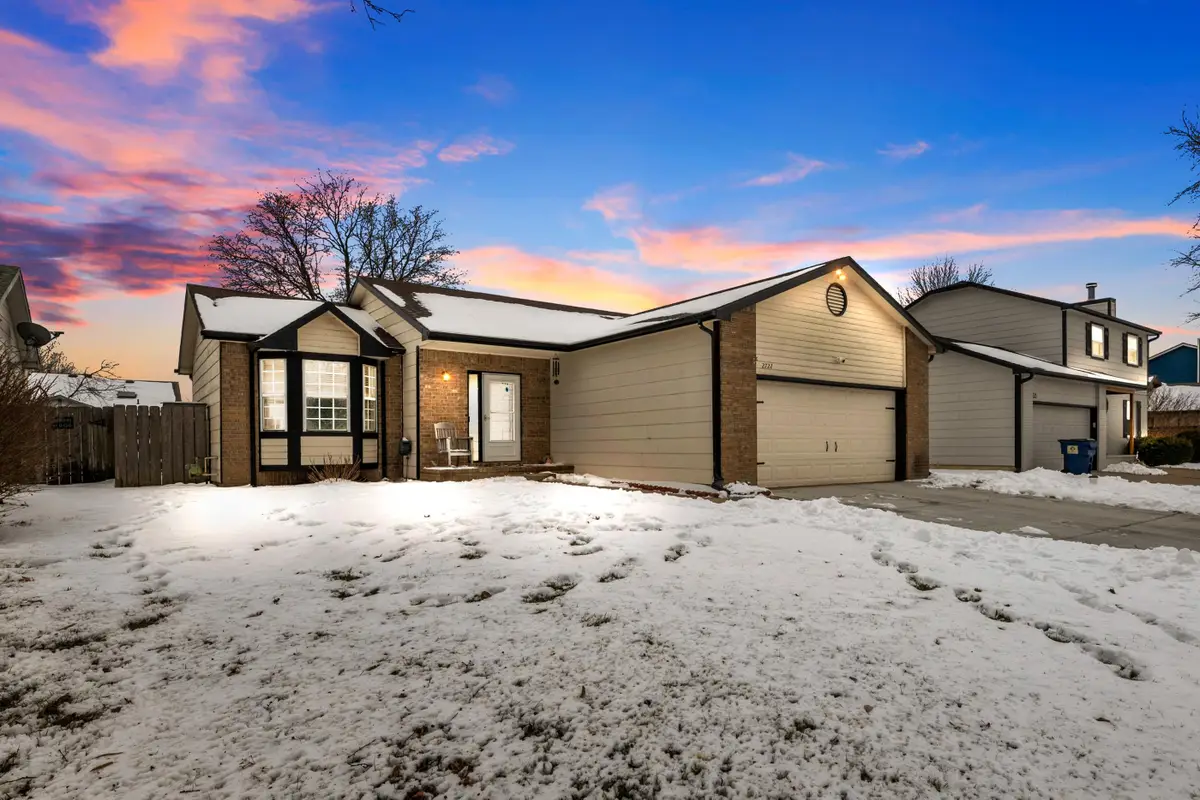 2722 S Crestline Cir, Wichita, KS 67215 - Image #1