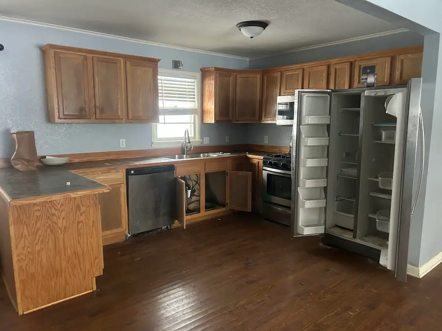 211 E South St, Wellington, KS 67152 - #2