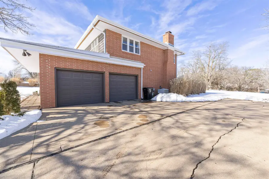 2227 Melrose Ln, Salina, KS 67401 - #2