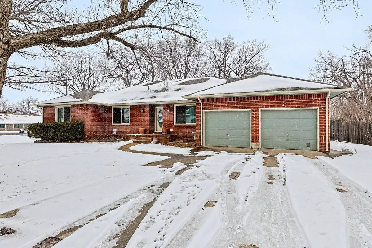 402 W 7th, Sedgwick, KS 67135 - #1