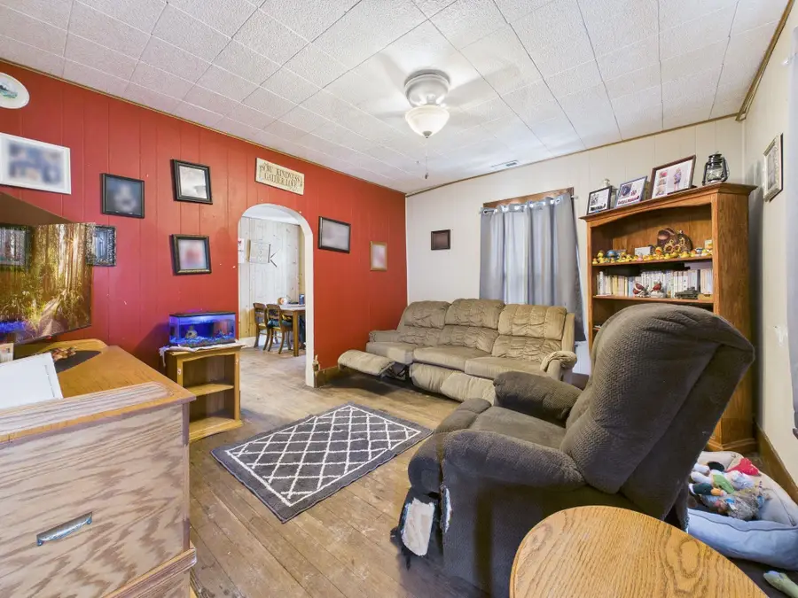 208 S Sedgwick Ave, Burrton, KS 67020 - #3