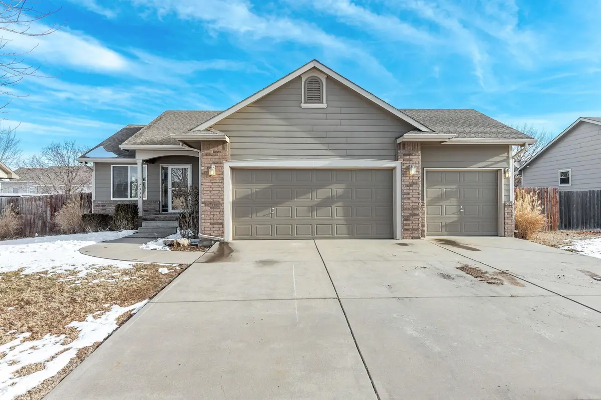 2030 E Brookstone St, Derby, KS 67037 - #1