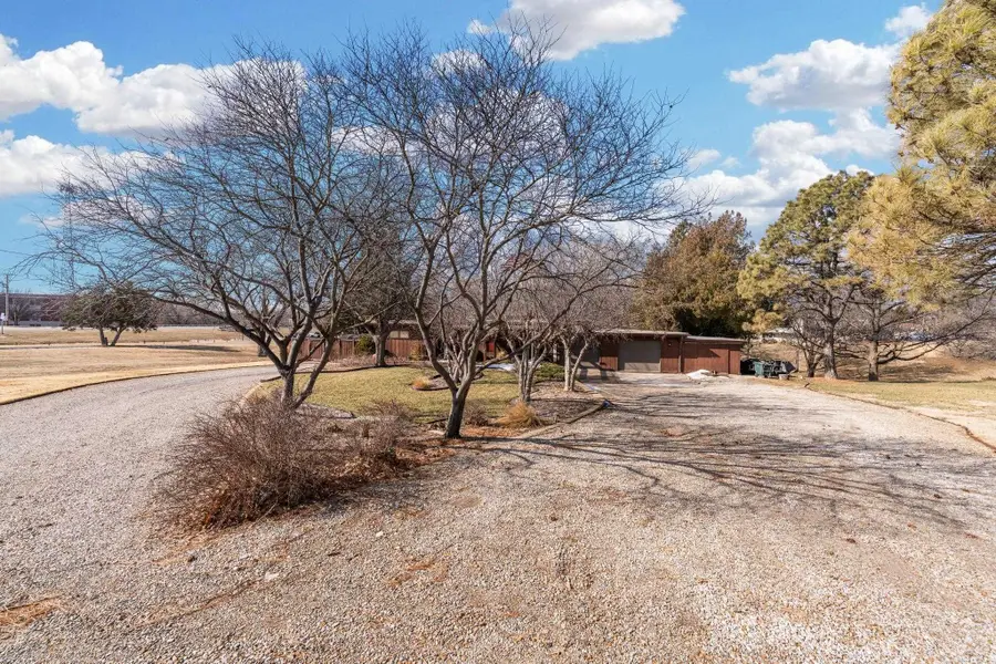 3 Crestview Rd, Wellington, KS 67152 - #2
