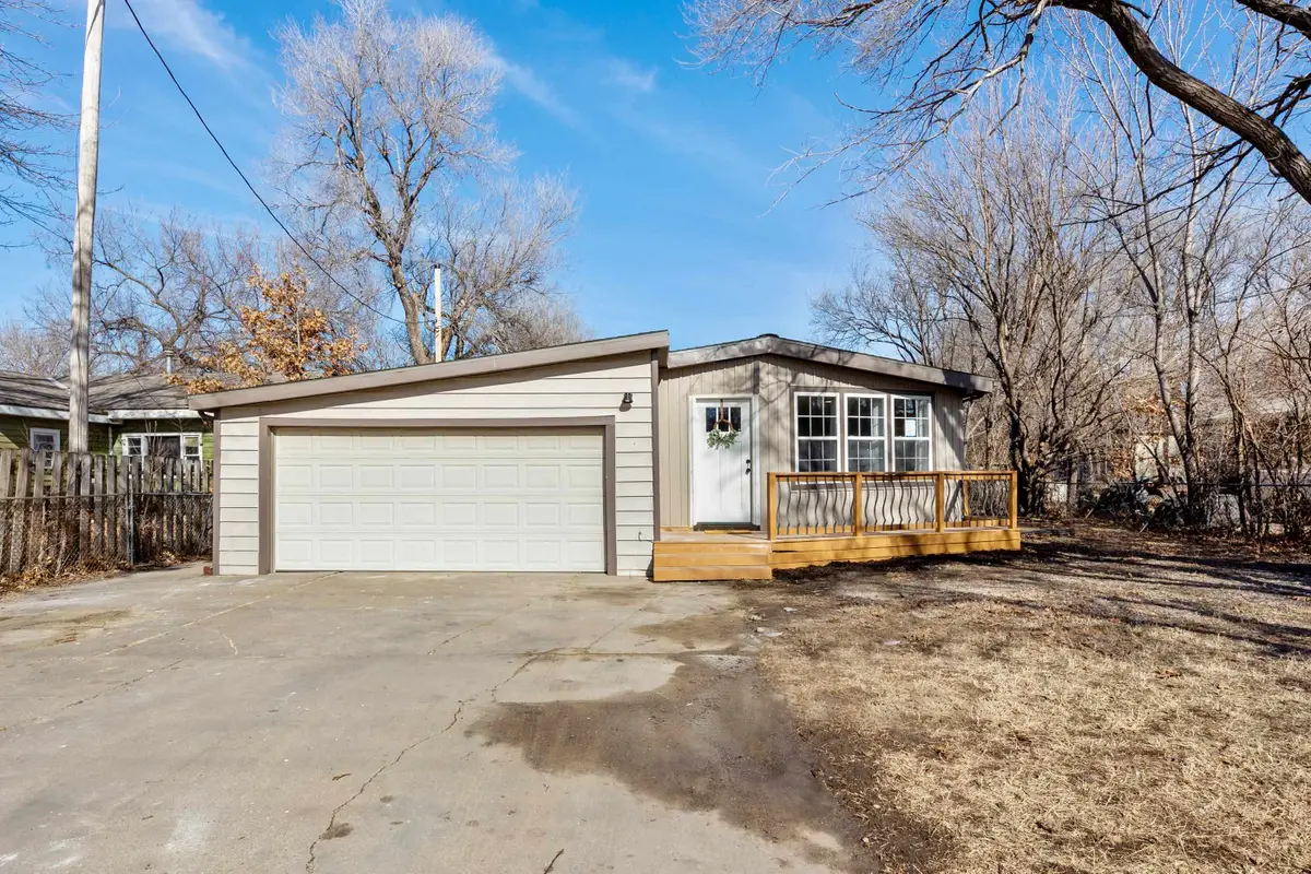 412 E 63rd St N, Park City, KS 67219 - #1