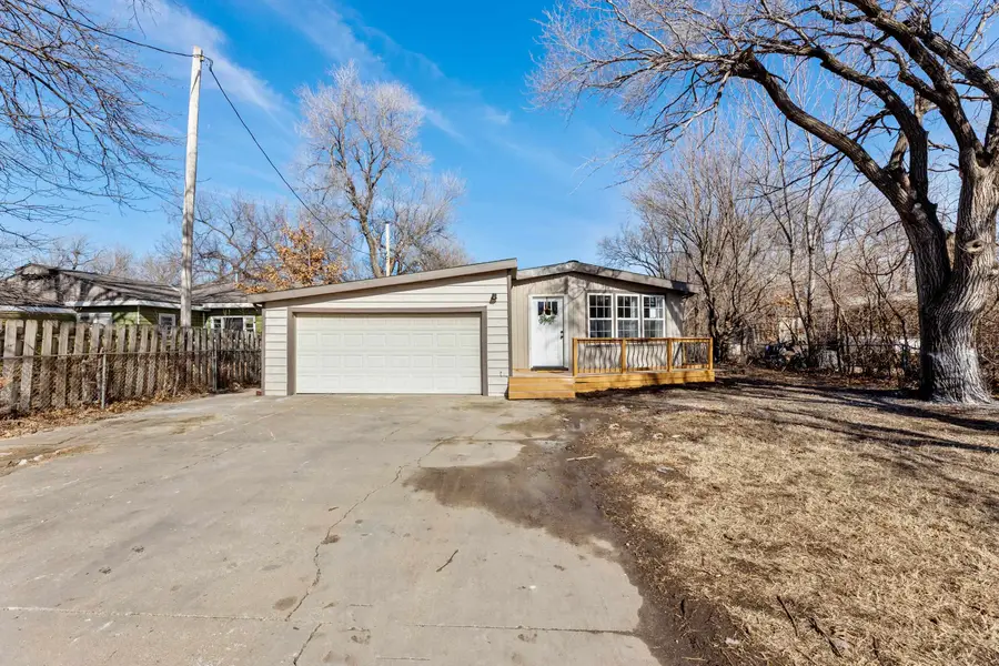 412 E 63rd St N, Park City, KS 67219 - #2