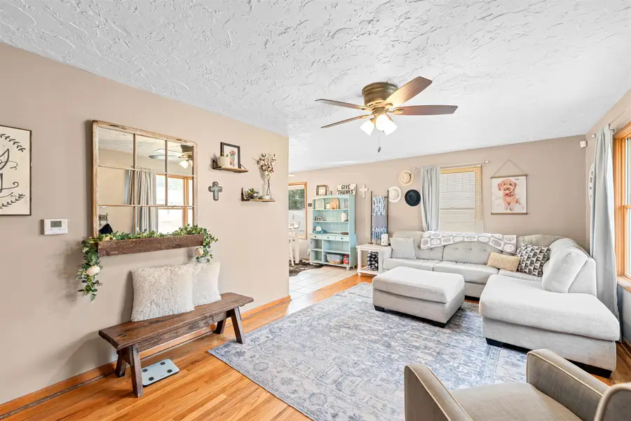 916 E Ellsworth Ave, Salina, KS 67401 - #3