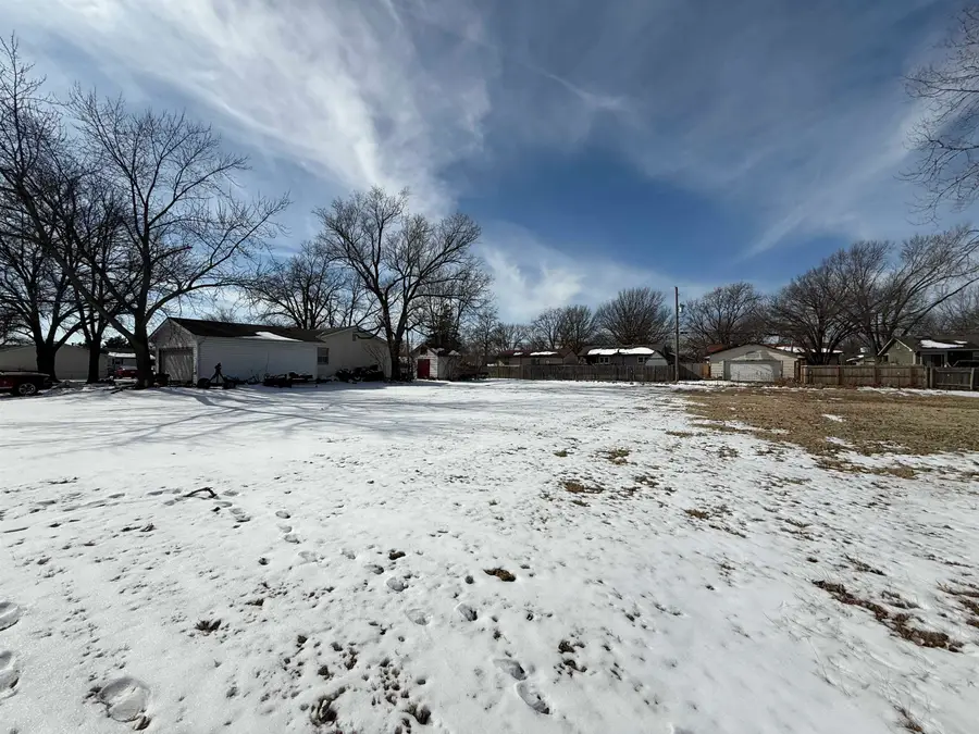 921 Lulu St, Augusta, KS 67010 - #3