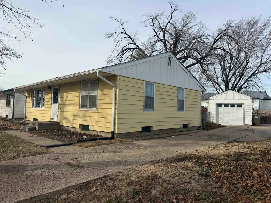 1322 E 10th Ave, Hutchinson, KS 67501 - Image #3