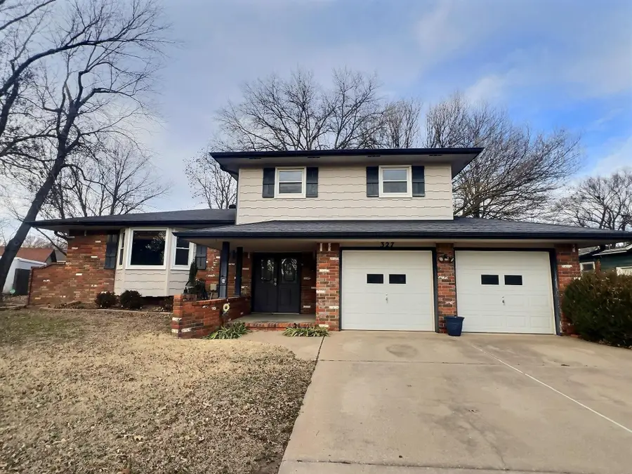 327 N Willow Dr, Derby, KS 67037 - #2