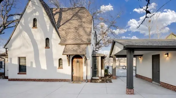 1033 W River Blvd, Wichita, KS 67203