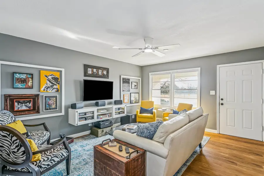 625 S Apache Dr, Wichita, KS 67207 - #3