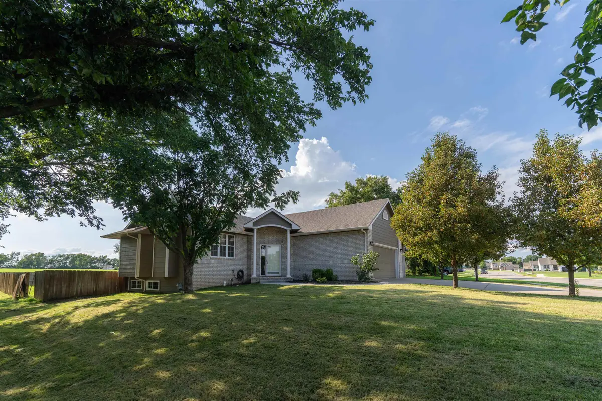 601 N Timberleaf Dr, Derby, KS 67037 - #1
