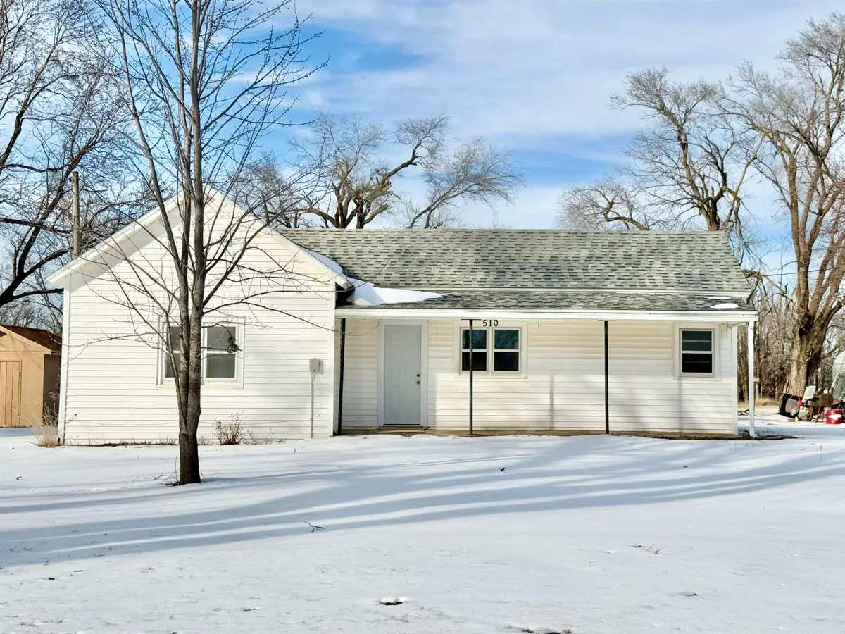 510 W Burns Ave, Norwich, KS 67118 - #1