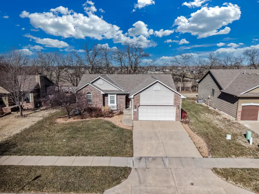 5718 E 49th St N, Bel Aire, KS 67220 - #2