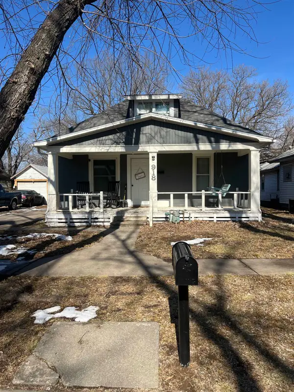 918 E 15th Ave, Winfield, KS 67156