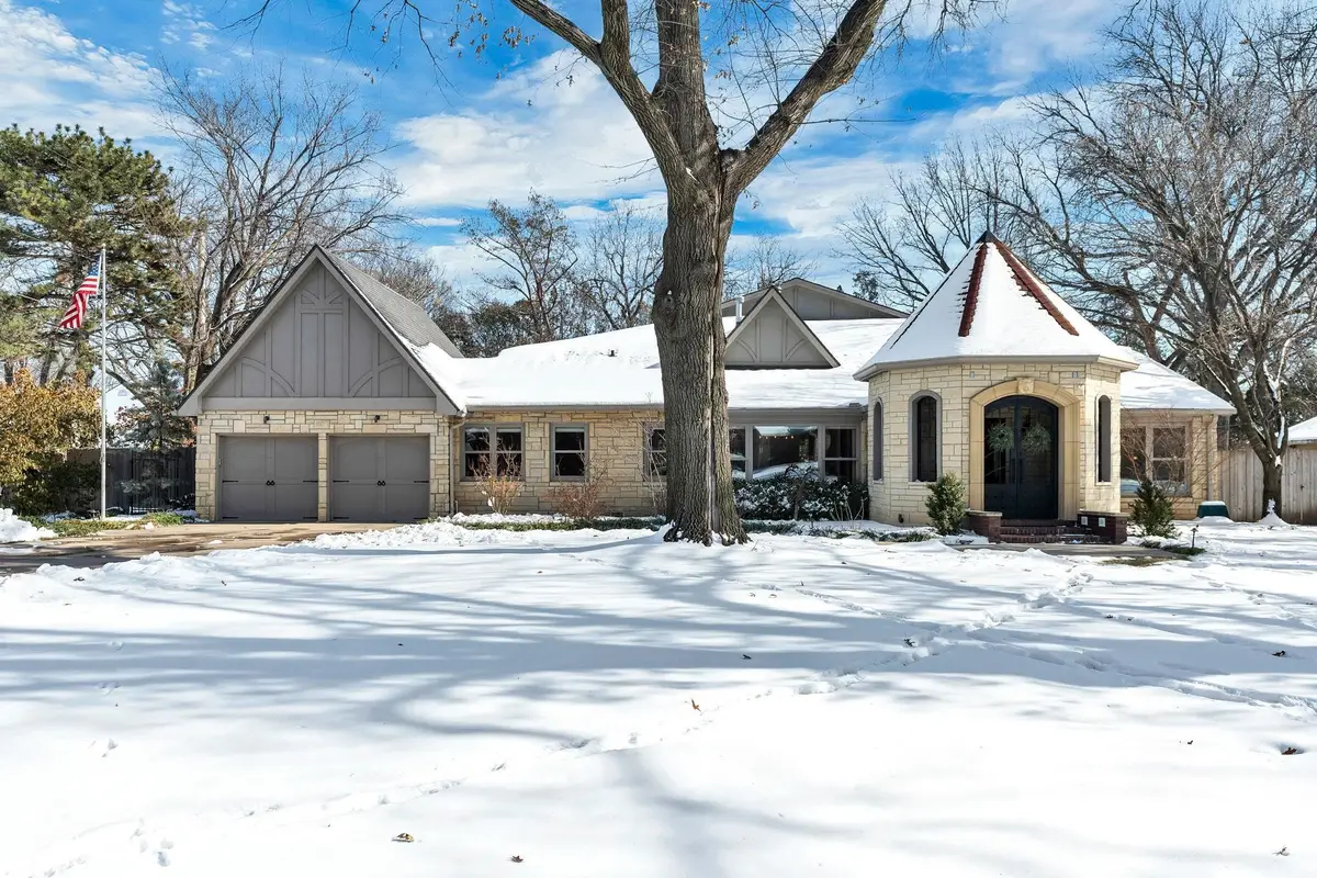 60 S Mission Rd, Eastborough, KS 67207 - #1