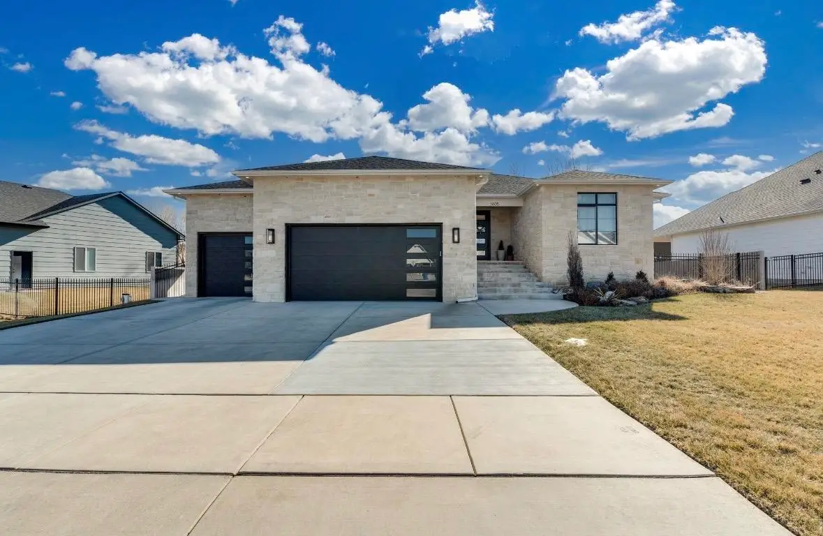 1605 N Lakeside Dr, Andover, KS 67002 - #1