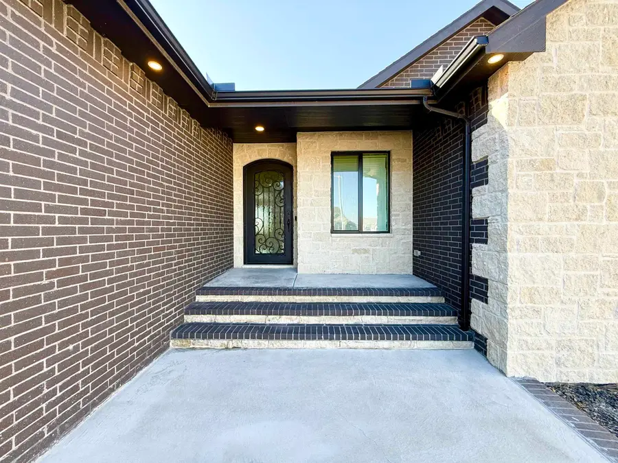 2317 S Ironstone Ct, Wichita, KS 67230 - Image #2