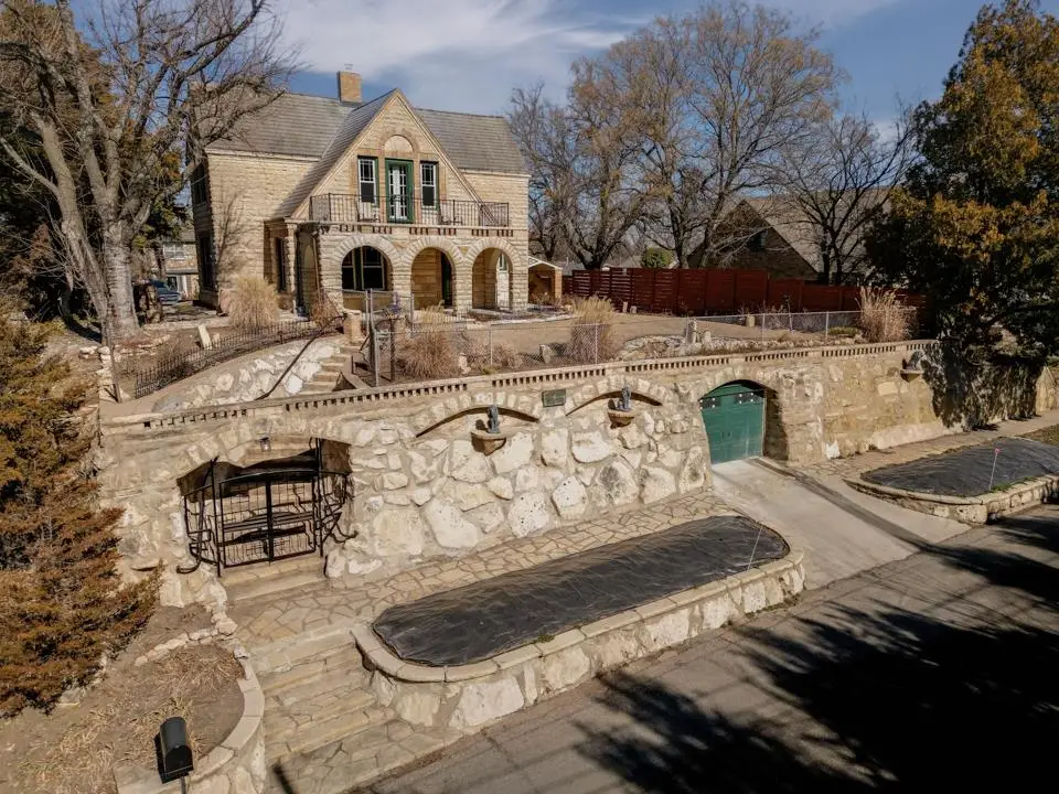 1702 Simpson Ave, Winfield, KS 67156 - #1