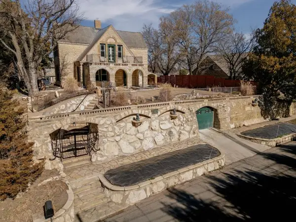 1702 Simpson Ave, Winfield, KS 67156