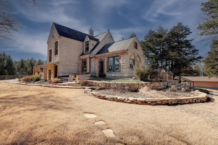 1702 Simpson Ave, Winfield, KS 67156 - #3