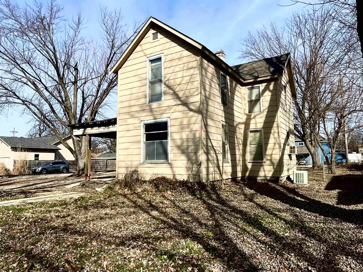 702 E 12th Ave, Winfield, KS 67156 - #1