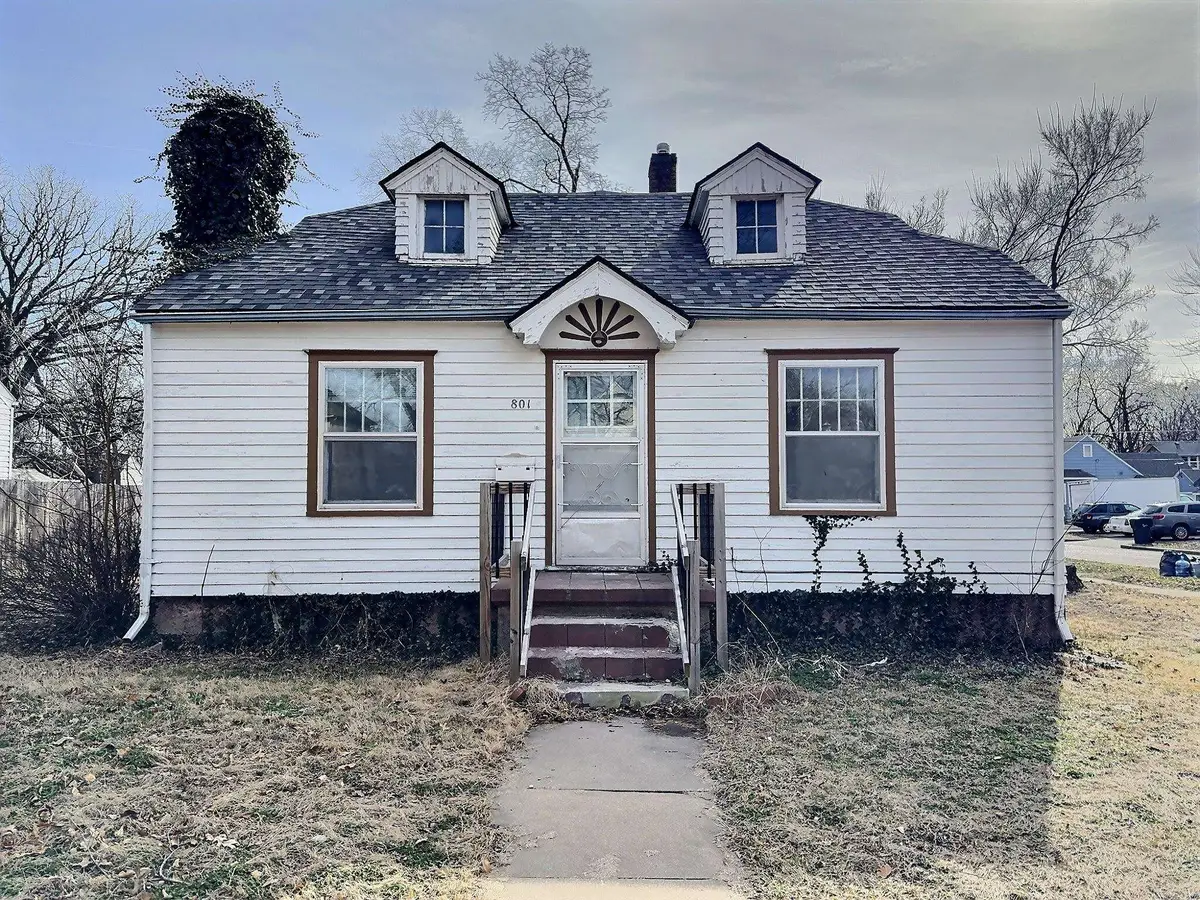 801 E 8th St, Newton, KS 67114 - Image #1