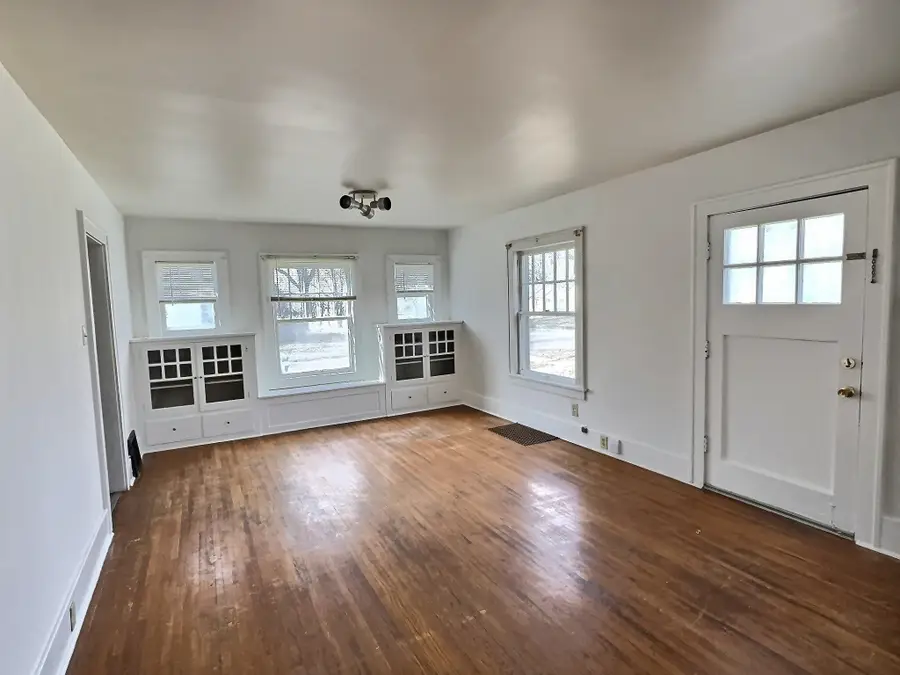 801 E 8th St, Newton, KS 67114 - Image #2