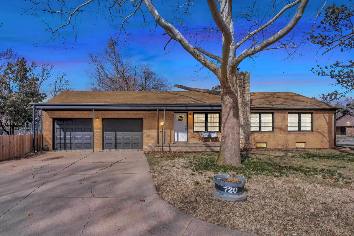 720 E 6th, Newton, KS 67114 - #1